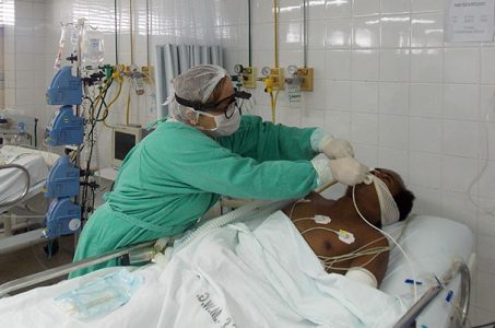 Dentistas na UTI reduzem em até 30% o tempo das internações dos pacientes!